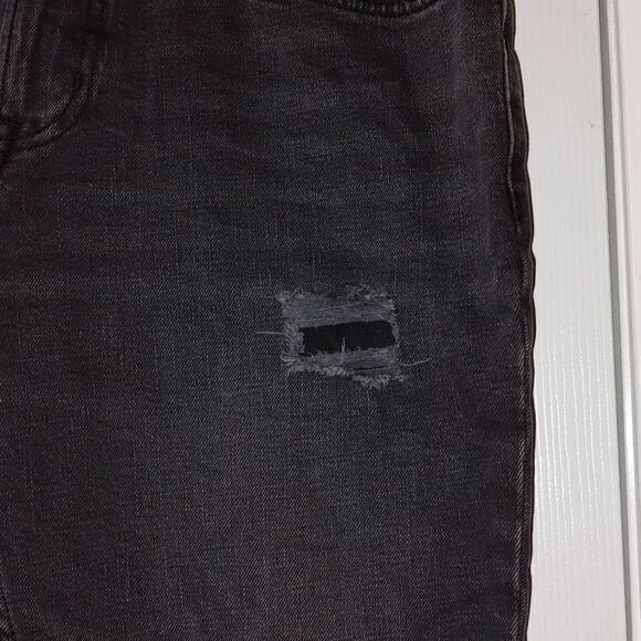 Old Navy Relaxed Slim Built-In Flex Distressed Jeans - Picture 5 of 11